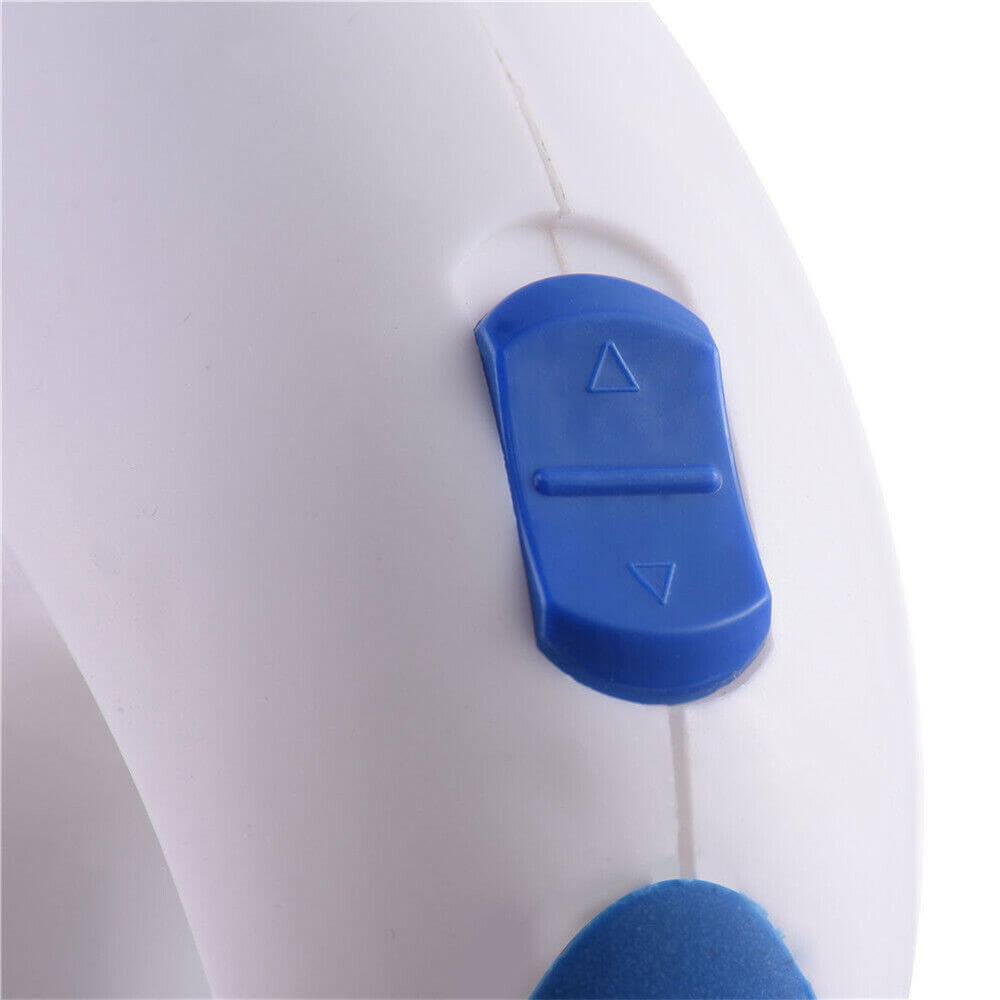 Close-up of the blue control button on the Lint Fabric Remover, showcasing its user-friendly design.