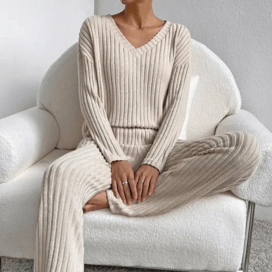 Casual 2-piece loungewear set, soft breathable fabric, relaxed fit, perfect for lounging or running errands with effortless style.