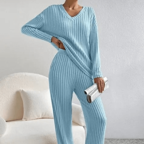 Casual 2-piece loungewear set, soft breathable fabric, relaxed fit, perfect for lounging or running errands with effortless style.