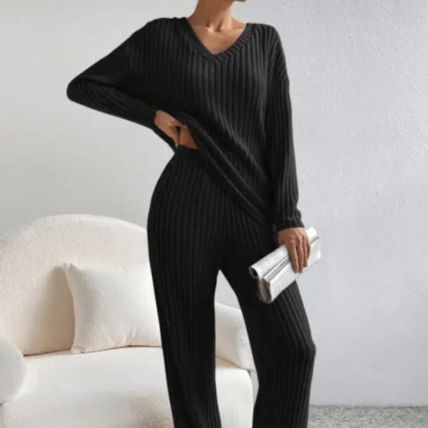 Casual 2-piece loungewear set, soft breathable fabric, relaxed fit, perfect for lounging or running errands with effortless style.