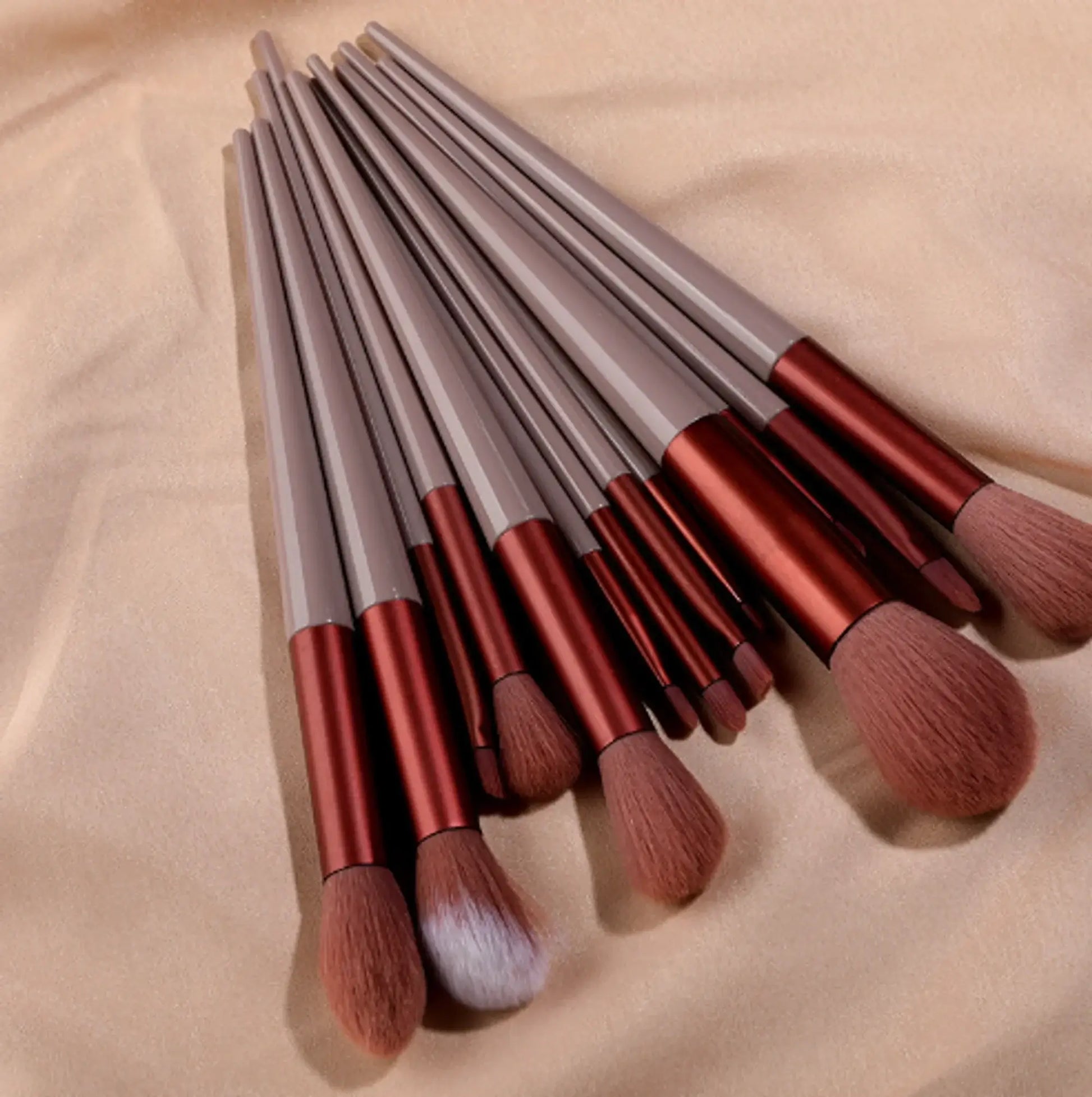 13-piece makeup brush set for flawless application, including brushes for concealer, blush, eyeshadow, highlighter, and foundation.