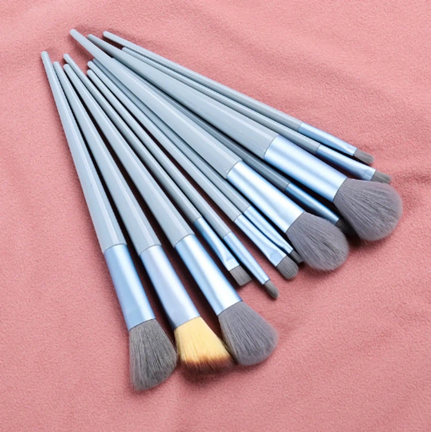 13-piece makeup brush set for flawless application, including brushes for concealer, blush, eyeshadow, highlighter, and foundation.